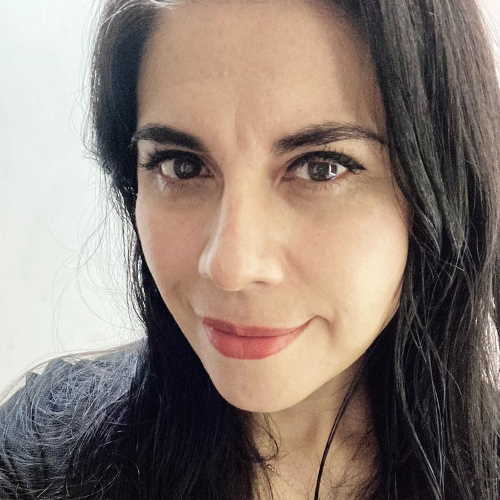 Dra. Victoria Flores